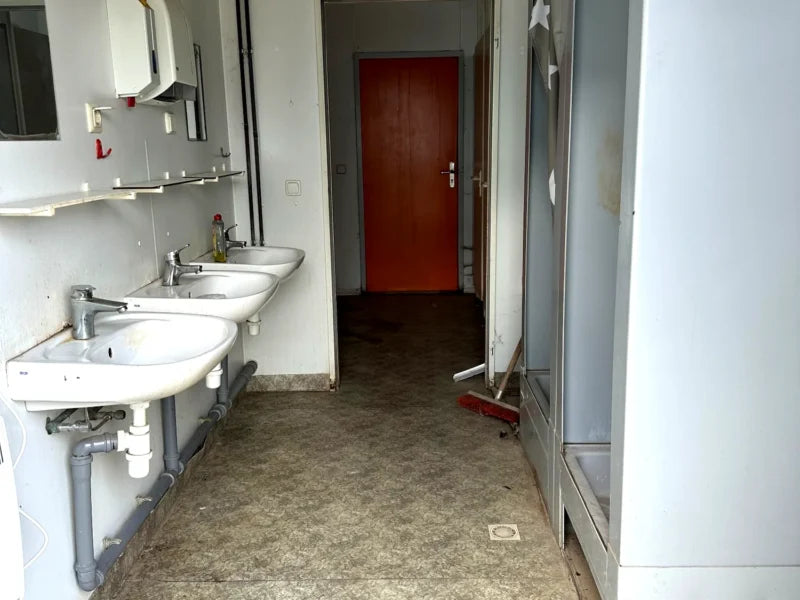 Gebrauchter 20 Fuß Sanitärcontainer Orange DBVU-000004-0